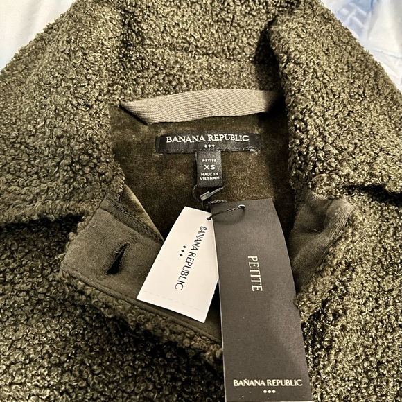 Banana Republic Women’s Sherpa Button Coat - Picture 4 of 5